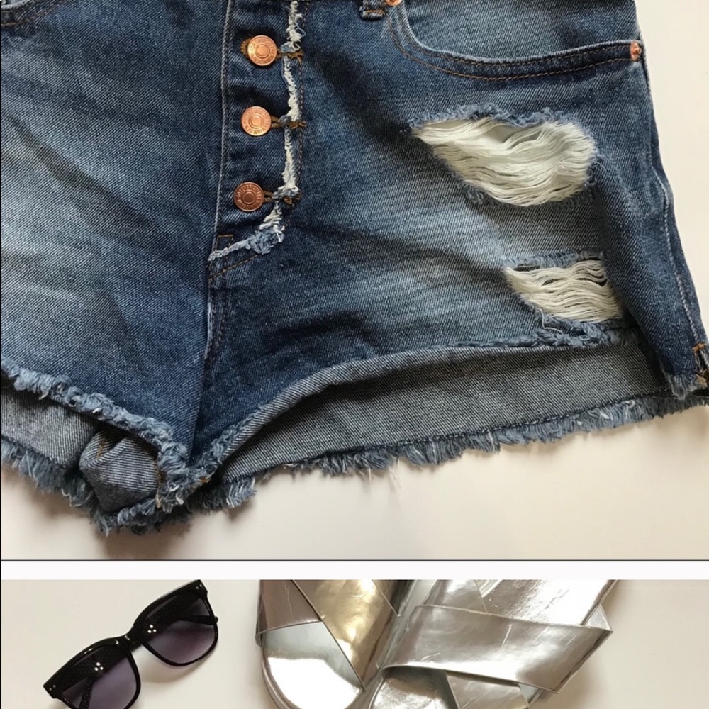 A pair of Forever 21 destressed shorts - Picture 3 of 8